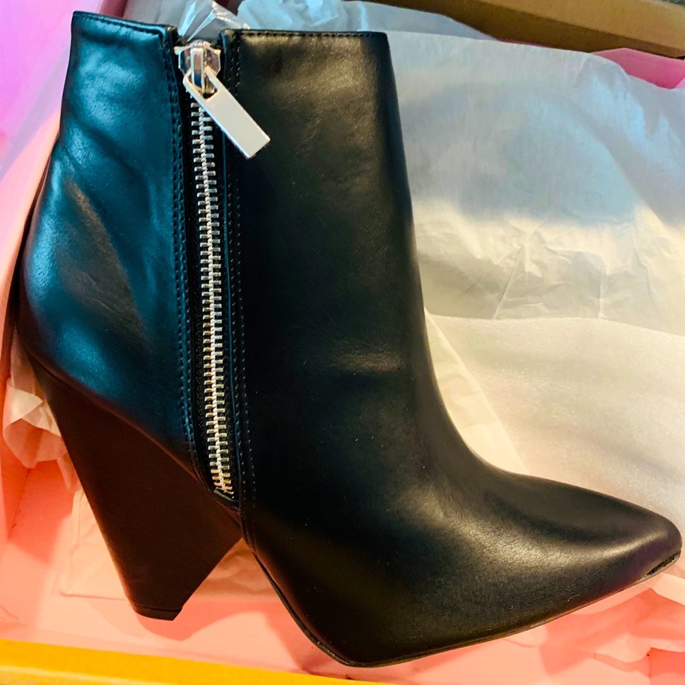 Boots NEW Never worn in box.